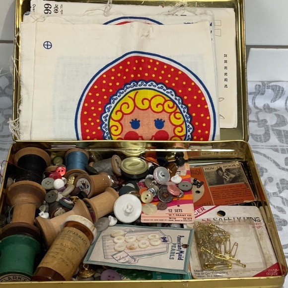 Vintage Sewing Kit with Spools and Buttons - Picture 1 of 6